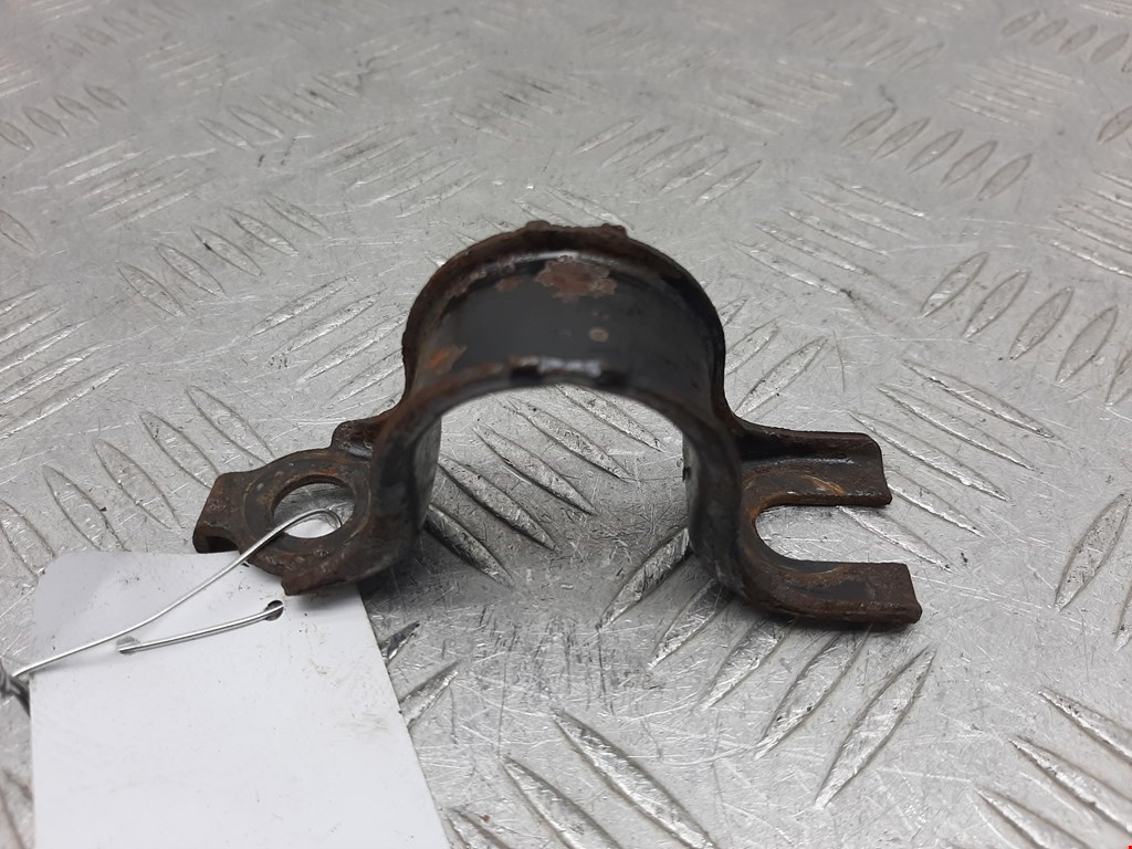 Кронштейн (крепление скоба) стабилизатора переднего Mazda 626 GE (1991-1997)