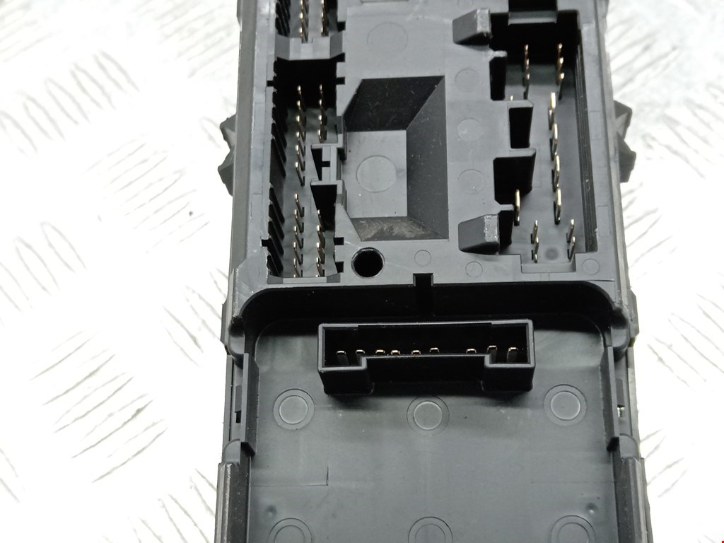 Блок реле MITSUBISHI Space Star 1999-2006