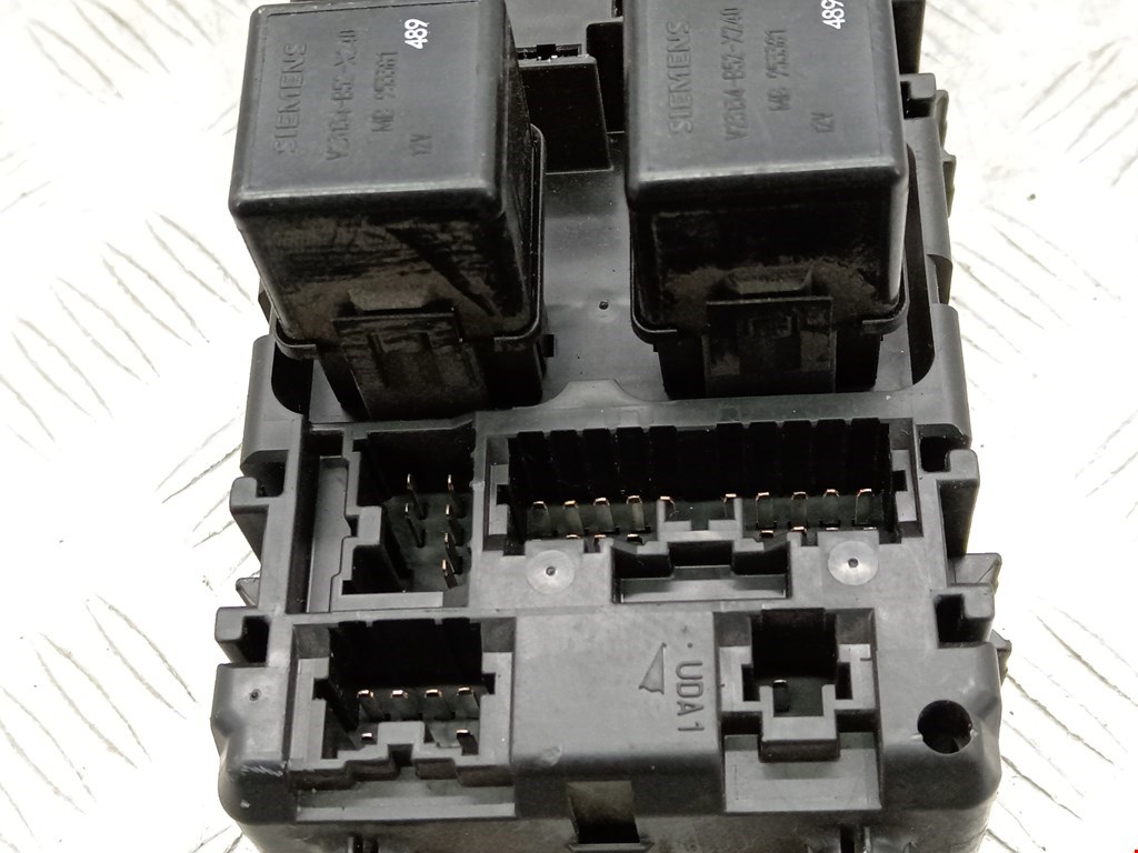 Блок реле MITSUBISHI Space Star 1999-2006