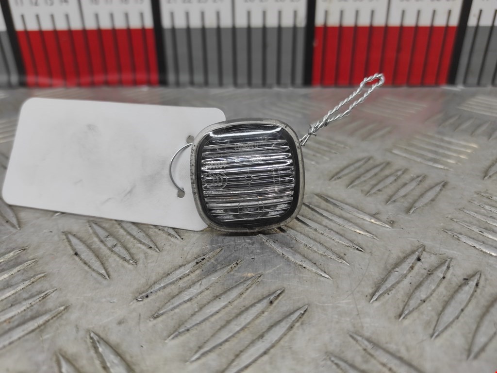 Повторитель на крыло SAAB 9-3 1998-2002