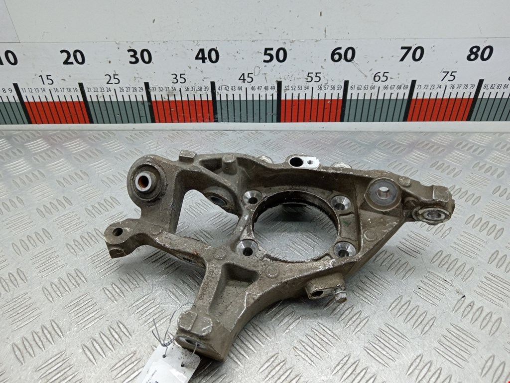 Кулак задний правый Dodge Charger 1 (LX) (2005-2010)