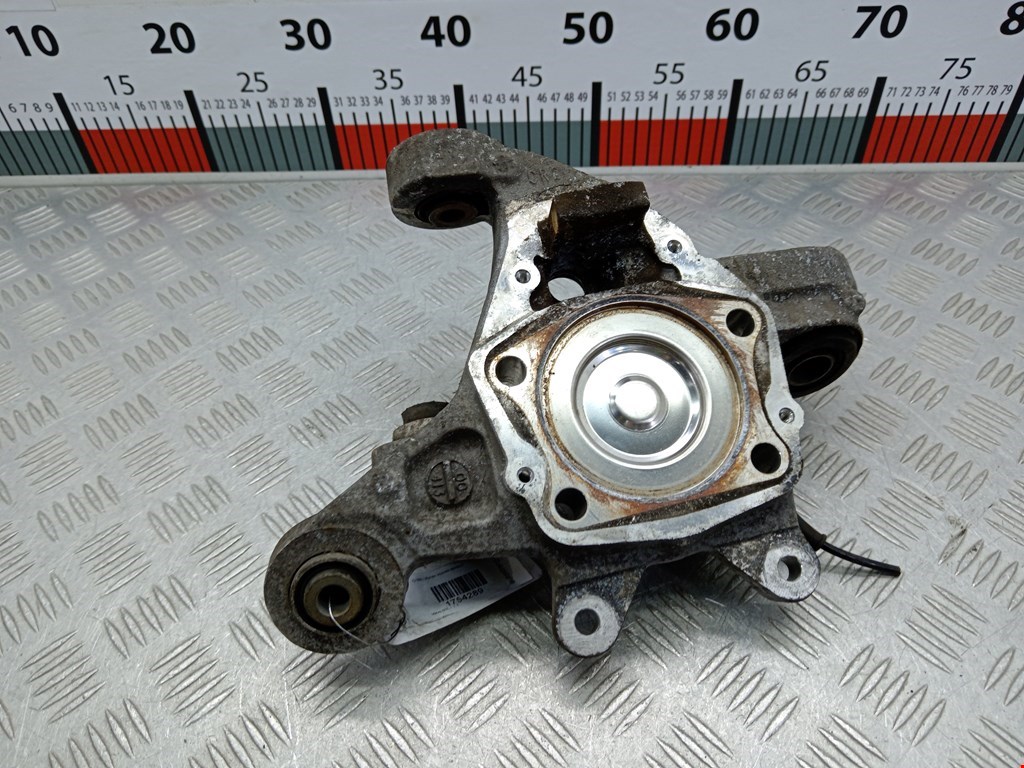 Кулак задний правый Volvo S60 1 (2000-2009)