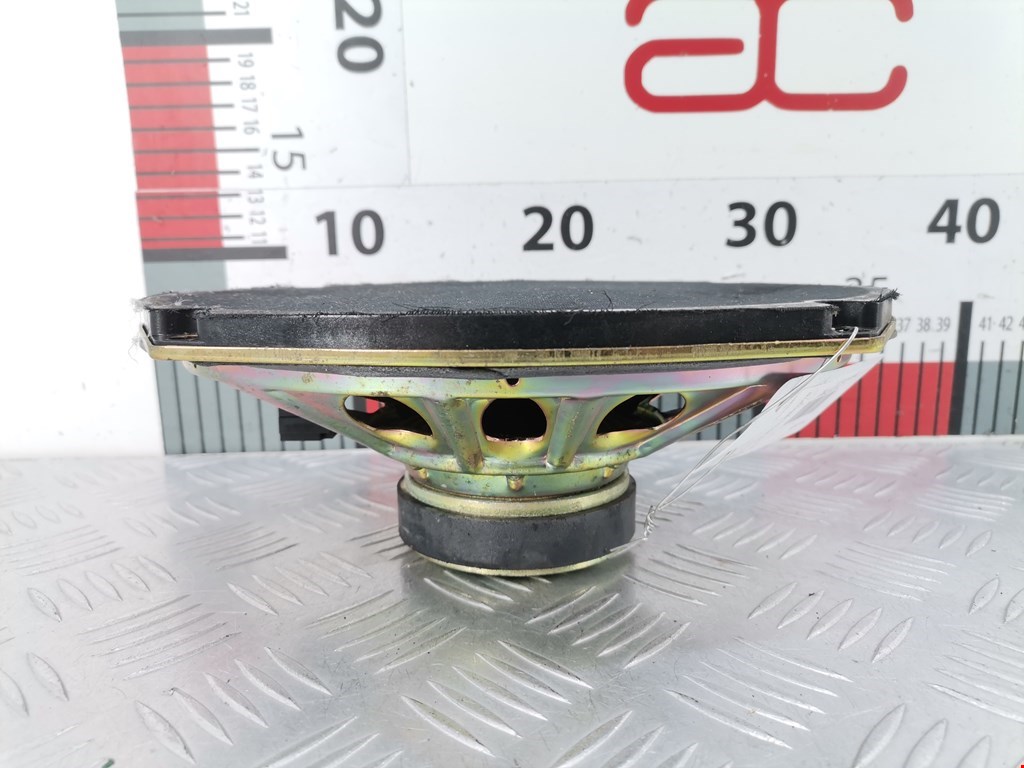 Динамик JEEP Commander 2005-2010