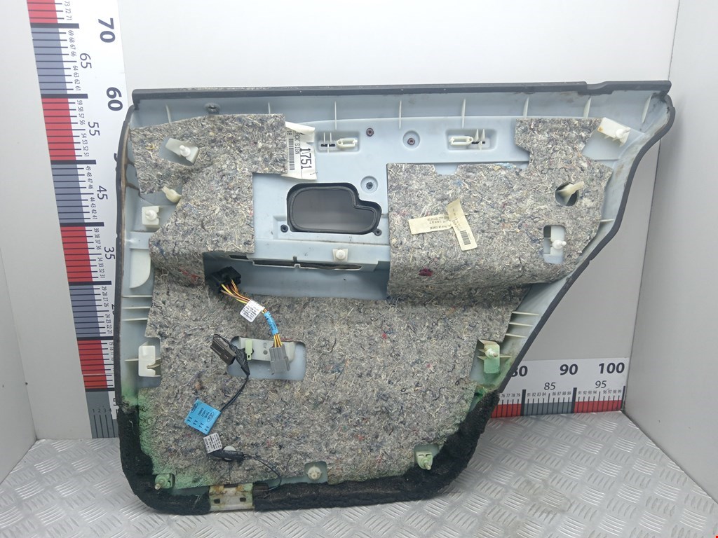 Обшивка двери задняя левая LINCOLN Town Car III 1997-2011