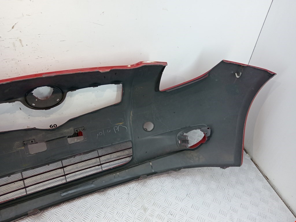 Бампер передний TOYOTA Yaris 1999-2005