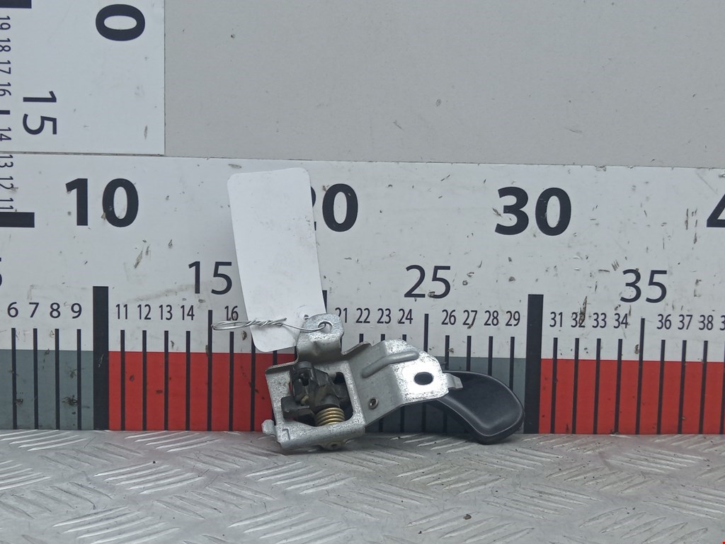 Ручка дверная задняя внутренняя левая MITSUBISHI Carisma 1995-1999