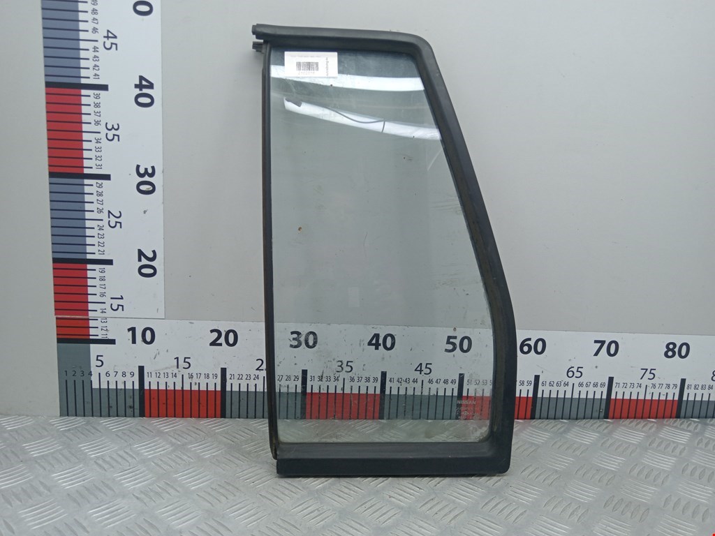 Стекло двери задней левой Nissan Terrano 2 (R50) (1995-2002)