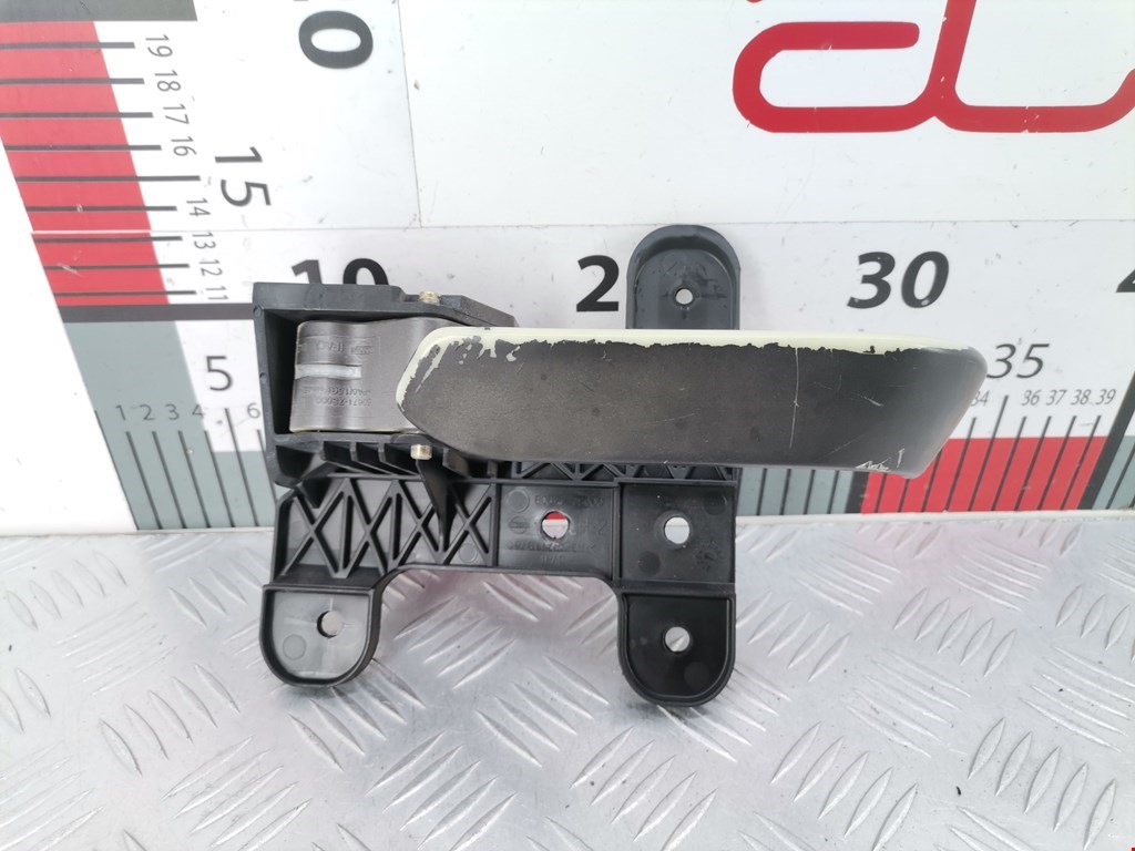 Ручка дверная передняя внутренняя левая NISSAN Armada 2003-2016