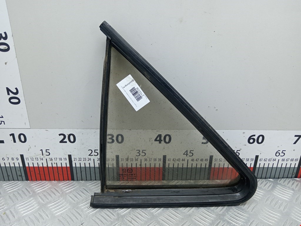 Стекло двери задней левой (форточка) Peugeot 405 (1987-1995)