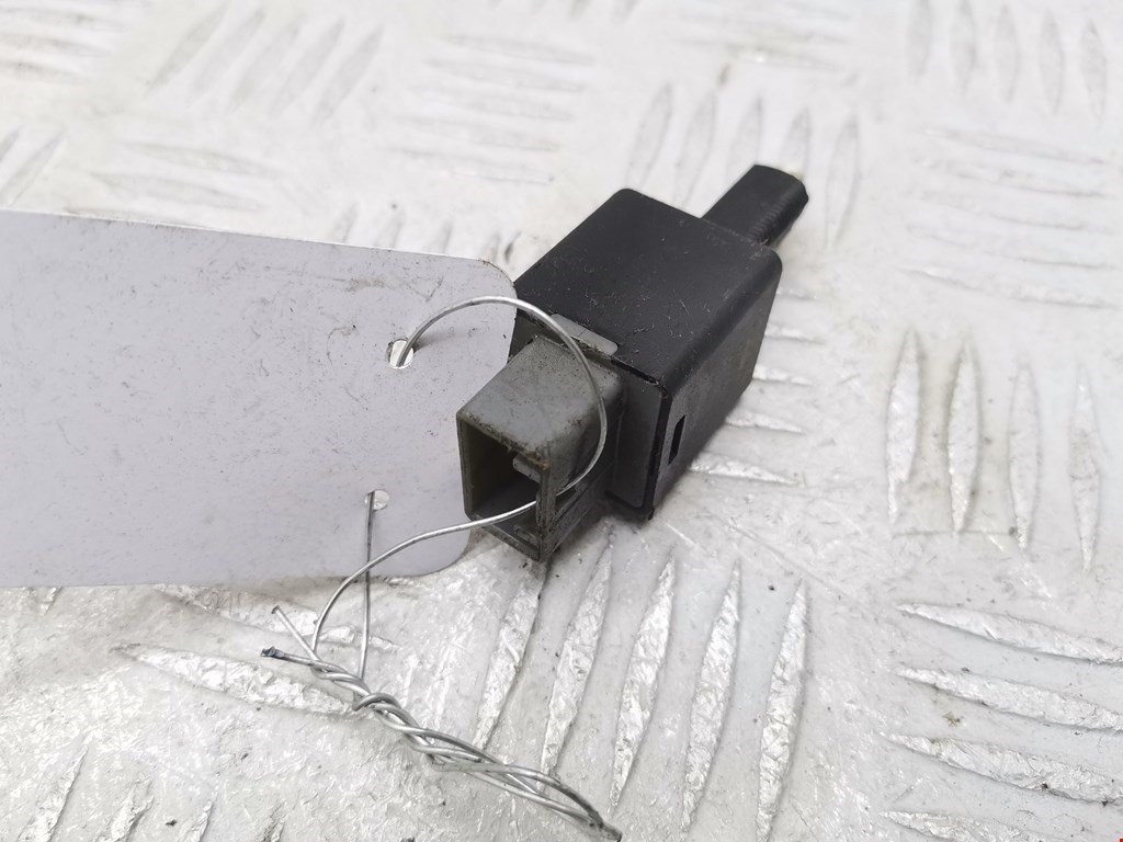 Датчик положения педали тормоза (Выключатель стоп-сигналов) Hyundai Solaris 2 (RC) (2017-2023)