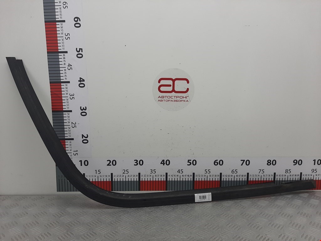 Накладка декоративная (молдинг) стекла двери передней правой Pontiac Trans Sport 1 (1990-1996)