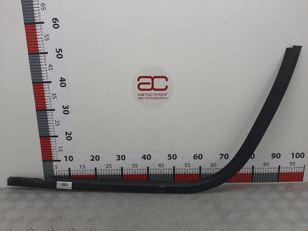 Накладка декоративная (молдинг) стекла двери передней левой Pontiac Trans Sport 1 (1990-1996)