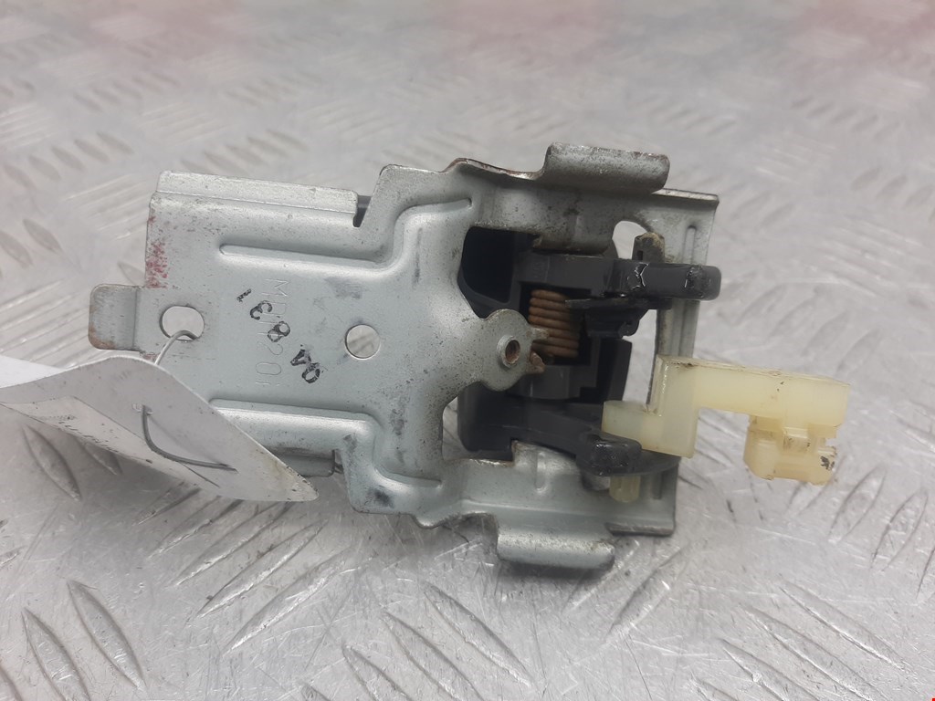 Ручка дверная передняя внутренняя правая MAZDA 323 BA 1994-1998