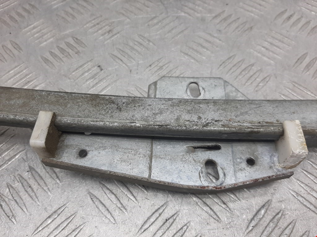 Стеклоподъемник задний правый VOLKSWAGEN Passat B3 1988-1993