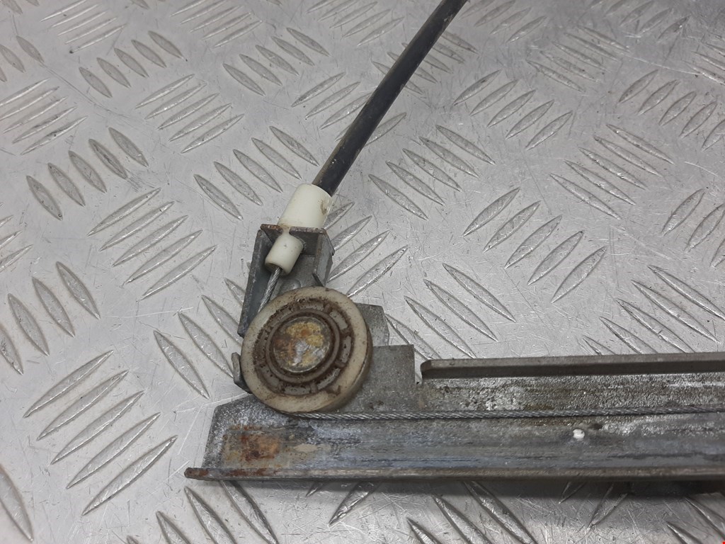 Стеклоподъемник задний правый VOLKSWAGEN Passat B3 1988-1993