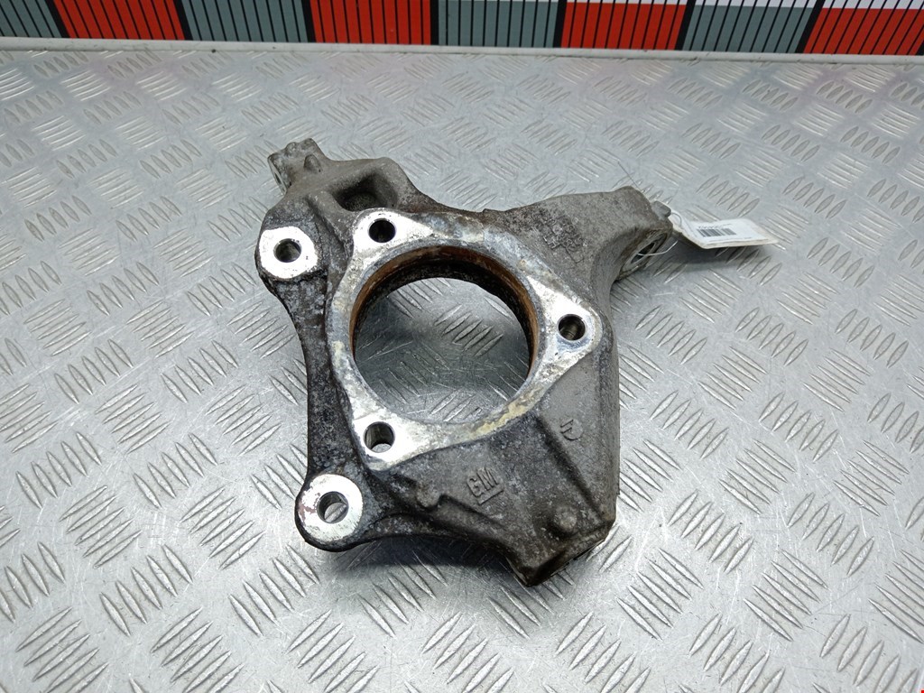 Кулак поворотный левый Opel Astra J (2009-2018)