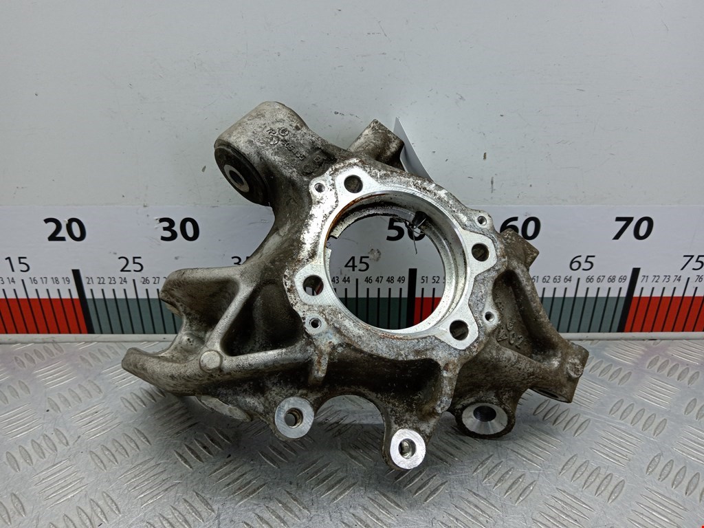 Кулак задний левый Volkswagen Touareg 2 (2010-2018)