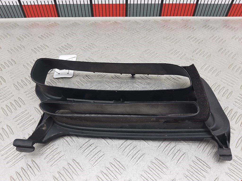 Решетка в бампер TOYOTA Avensis 2003-2008