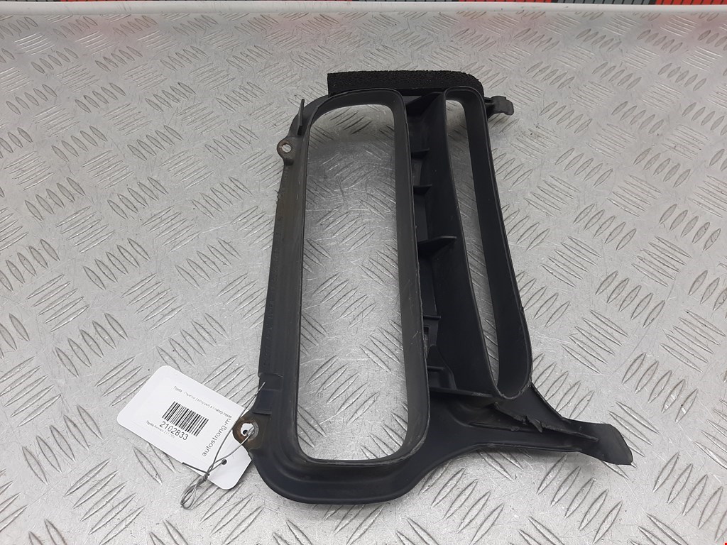 Решетка в бампер TOYOTA Avensis 2003-2008