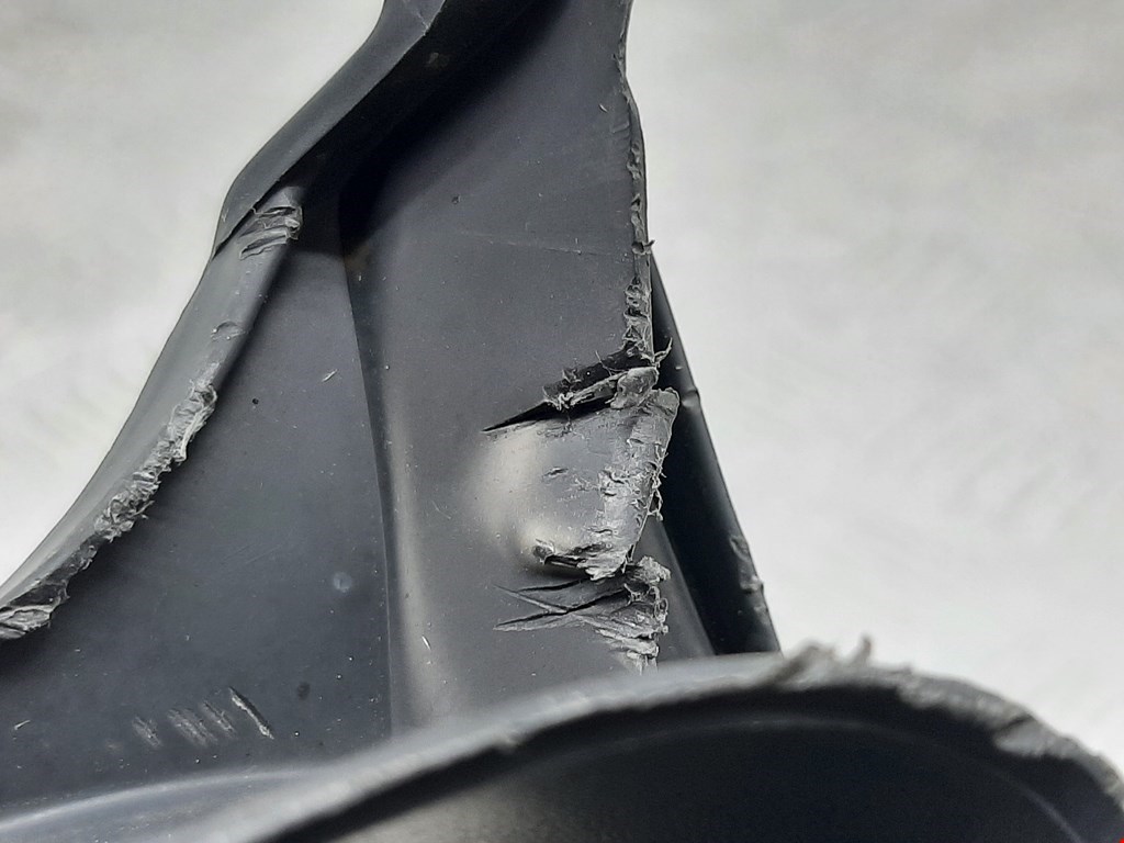 Решетка в бампер TOYOTA Avensis 2003-2008