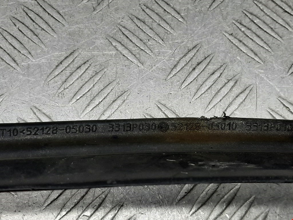 Решетка в бампер TOYOTA Avensis 2003-2008