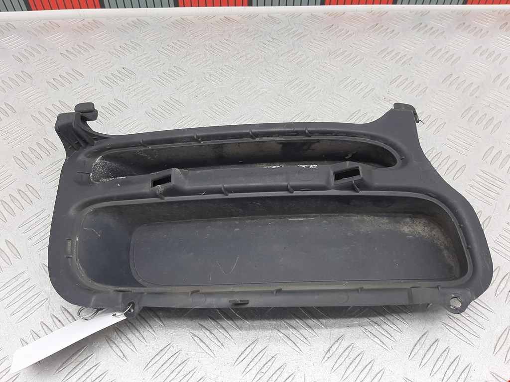 Решетка в бампер TOYOTA Avensis 2003-2008