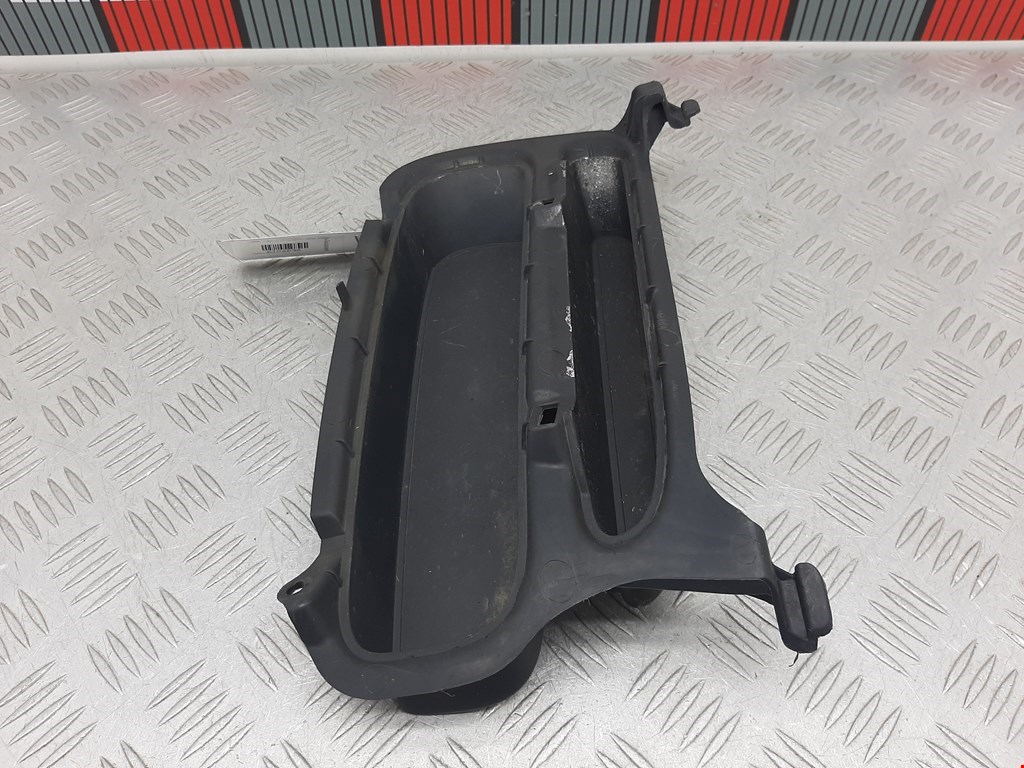 Решетка в бампер TOYOTA Avensis 2003-2008