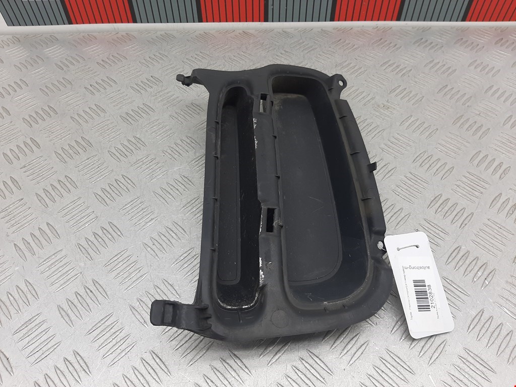 Решетка в бампер TOYOTA Avensis 2003-2008