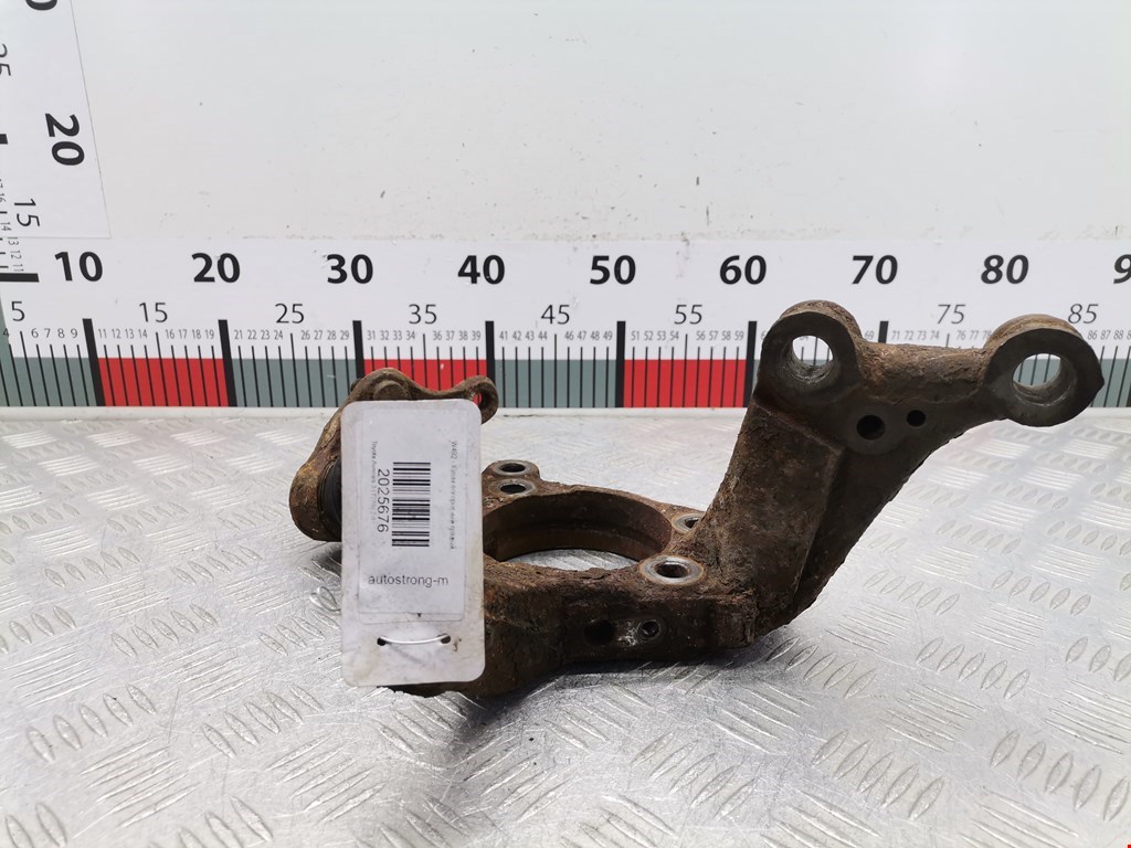 Кулак поворотный правый Toyota Avensis 3 (T270) (2009-2018)