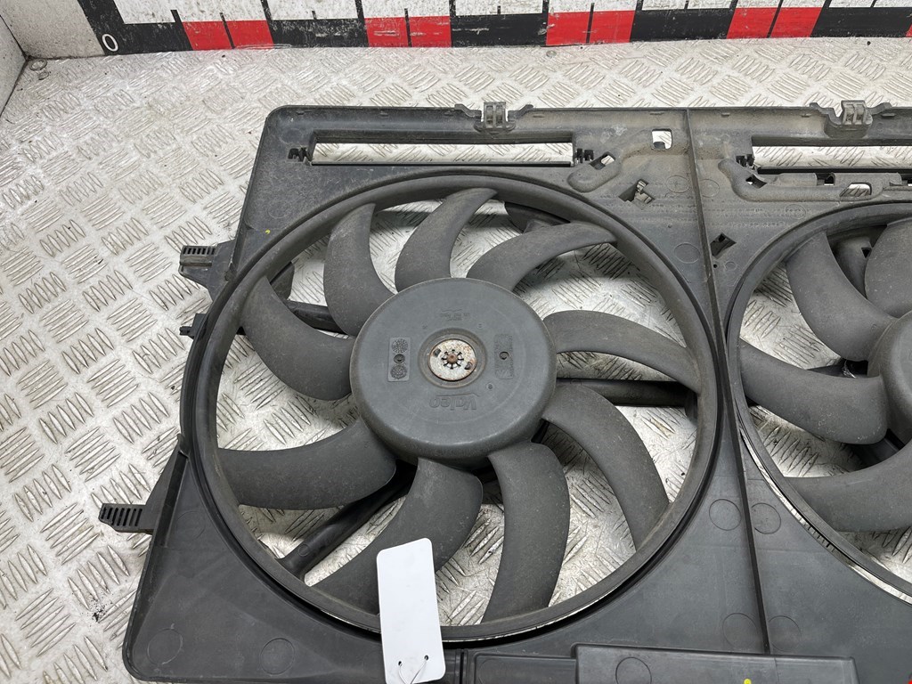 Вентилятор радиатора основного AUDI A4 B8 2007-2015
