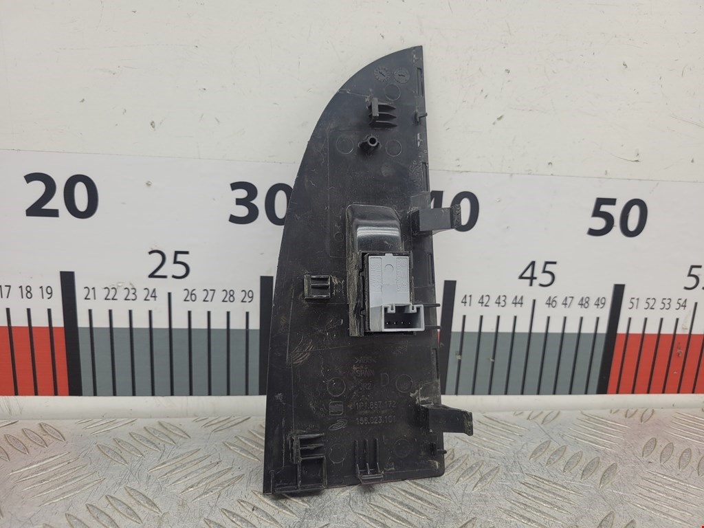 Кнопка стеклоподъемника SEAT Leon 2005-2012