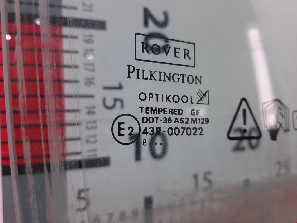 Стекло двери переднее правое ROVER 200 III R3 1995-1999