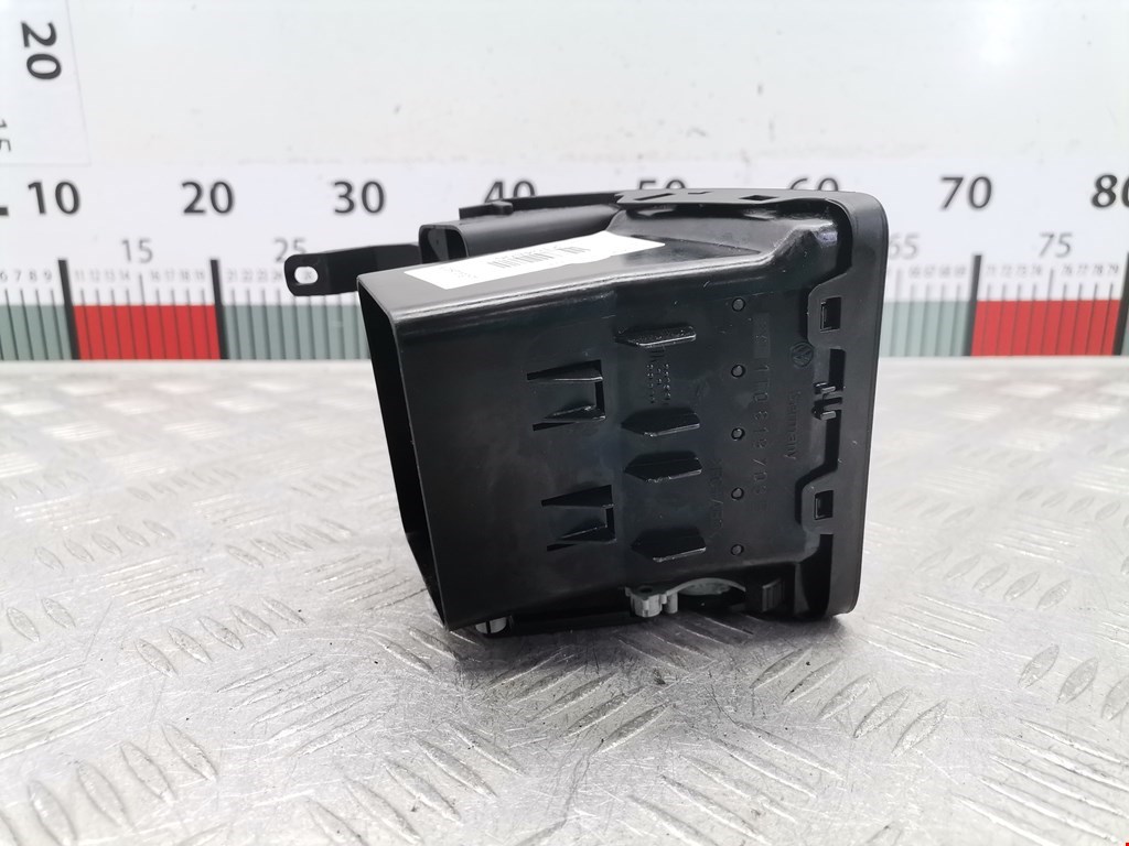 Дефлектор воздушный VOLKSWAGEN Touran 2003-2010