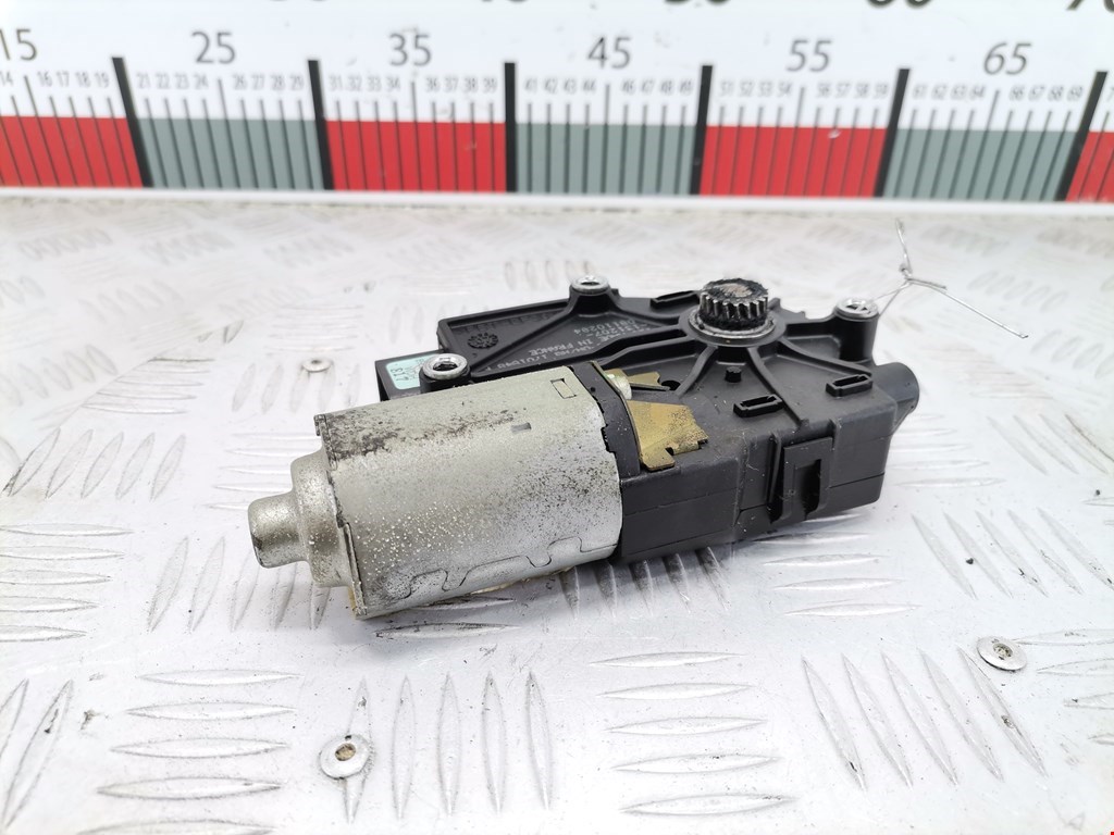 Моторчик люка (мотор двигатель электролюка) RENAULT Koleos HY 2008-2016