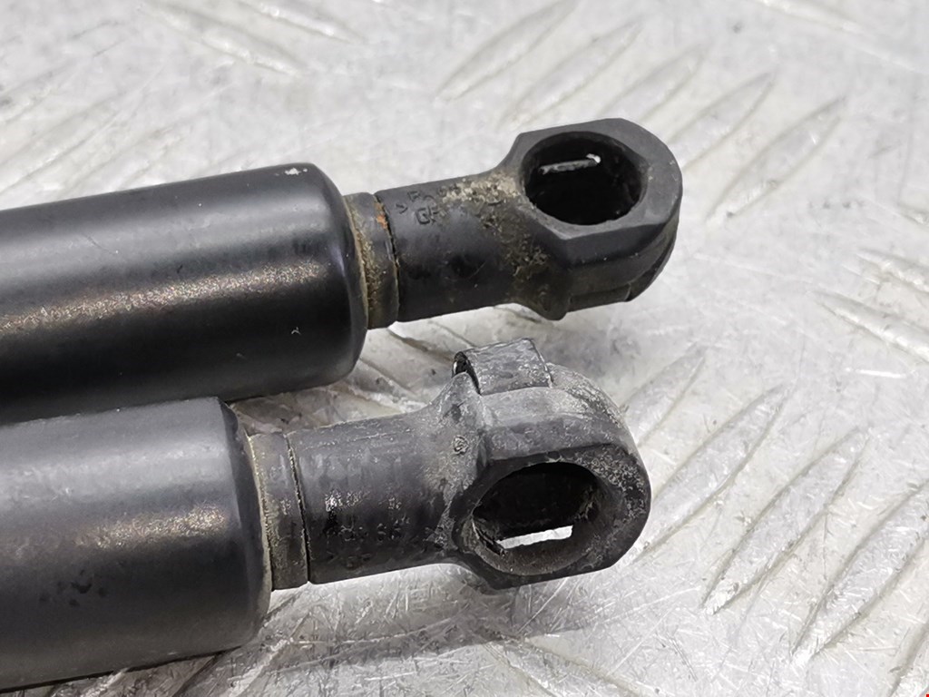 Амортизатор капота левый=правый BMW 5er 5 серия E39 1995-2004