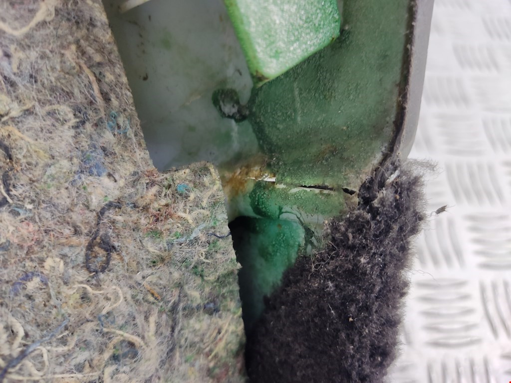 Обшивка двери задняя левая LINCOLN Town Car III 1997-2011