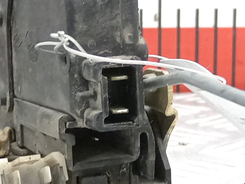 Замок двери передней правой RENAULT Laguna 1993-2000