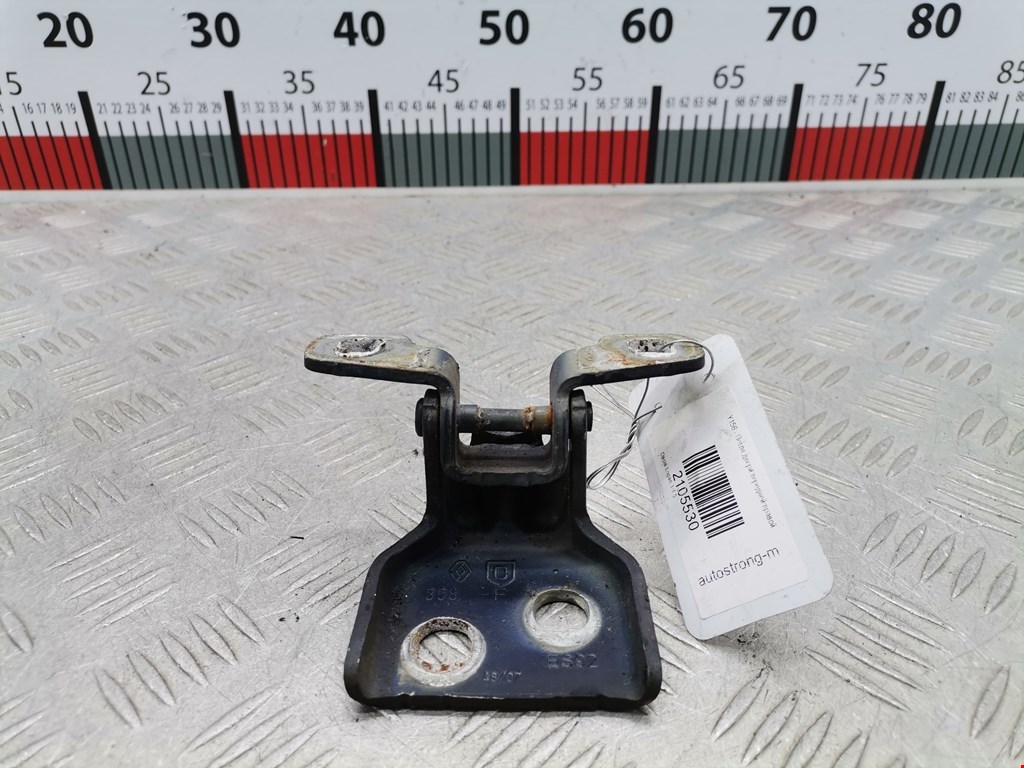 Петля двери передней правой