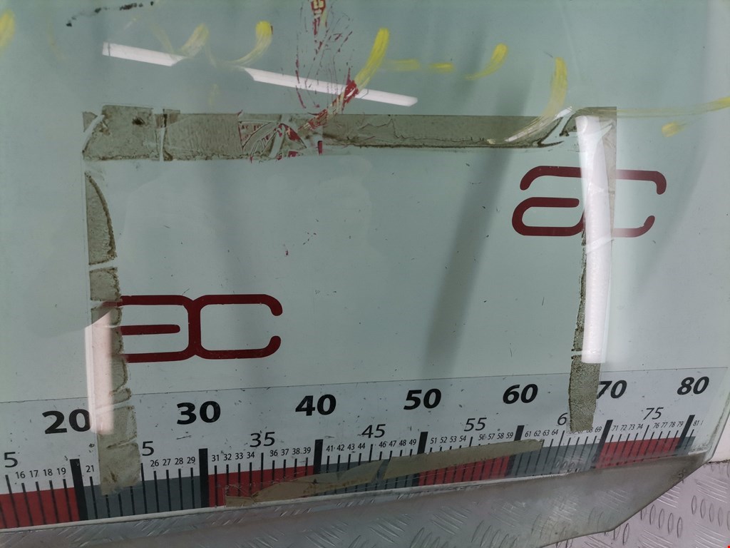 Стекло двери заднее левое FORD Focus I 1998-2005