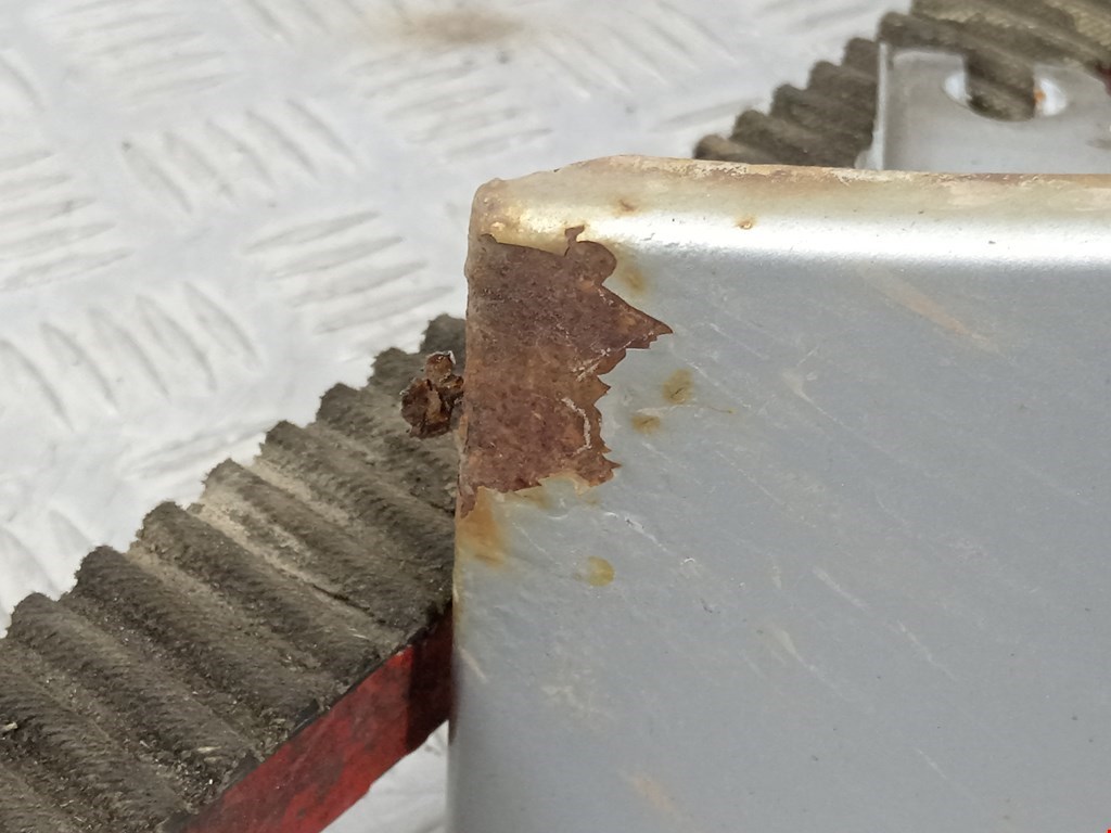 Крыло переднее левое RENAULT Laguna 1993-2000