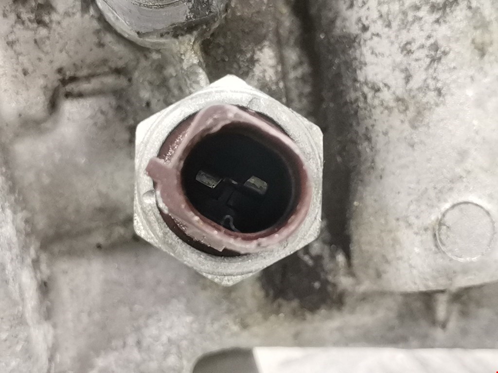 Корпус масляного фильтра VOLKSWAGEN Passat B6 2005-2011