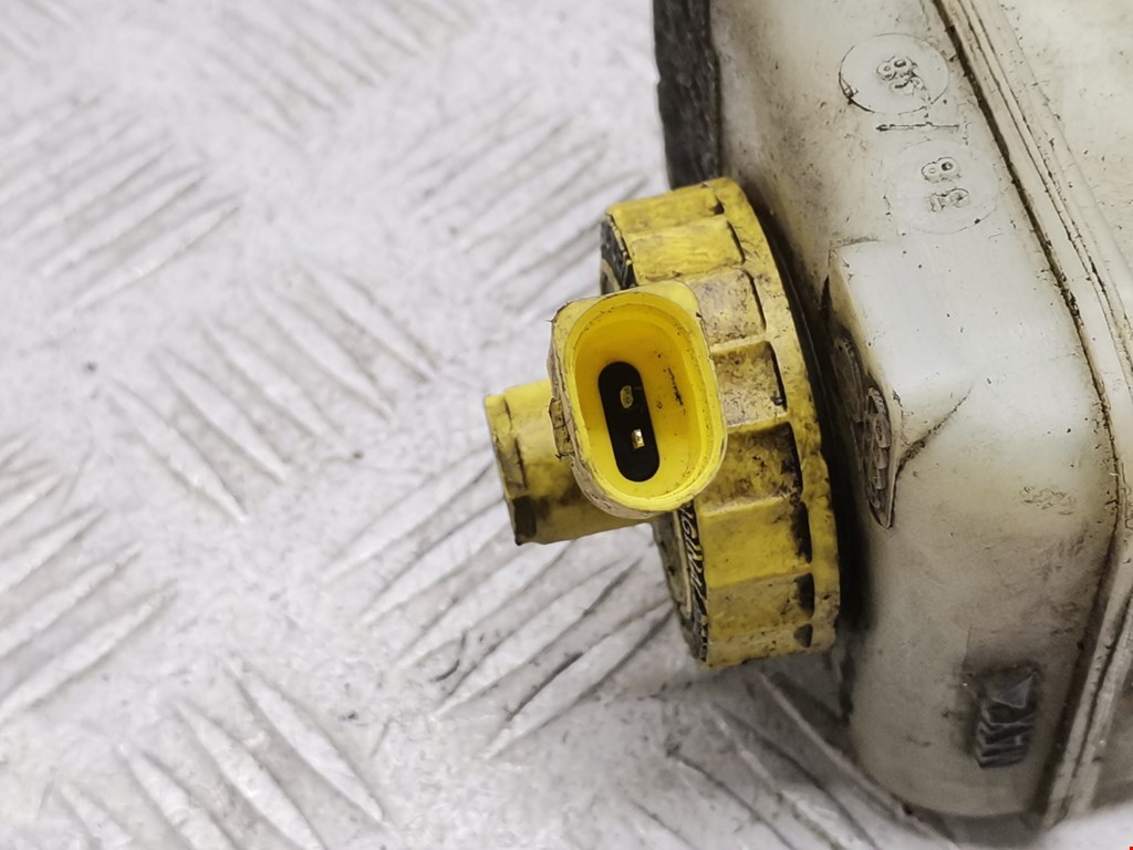 Бачок главного тормозного цилиндра VOLKSWAGEN Golf IV 1997-2003