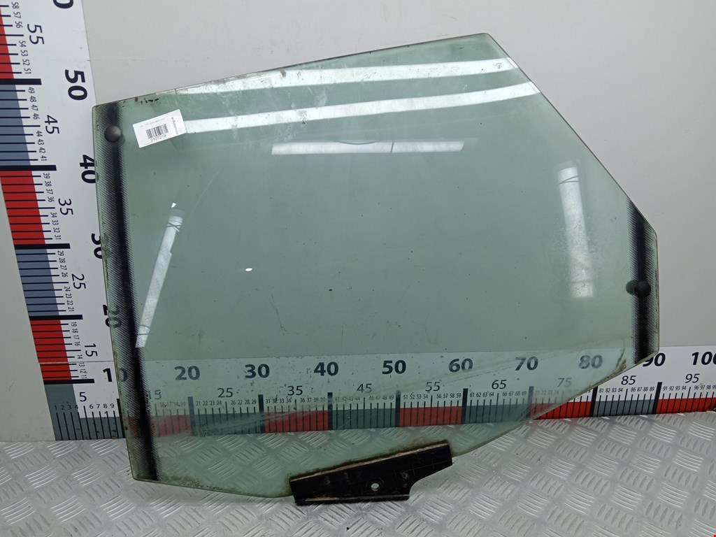 Стекло двери заднее левое AUDI 80 B3 1986-1991