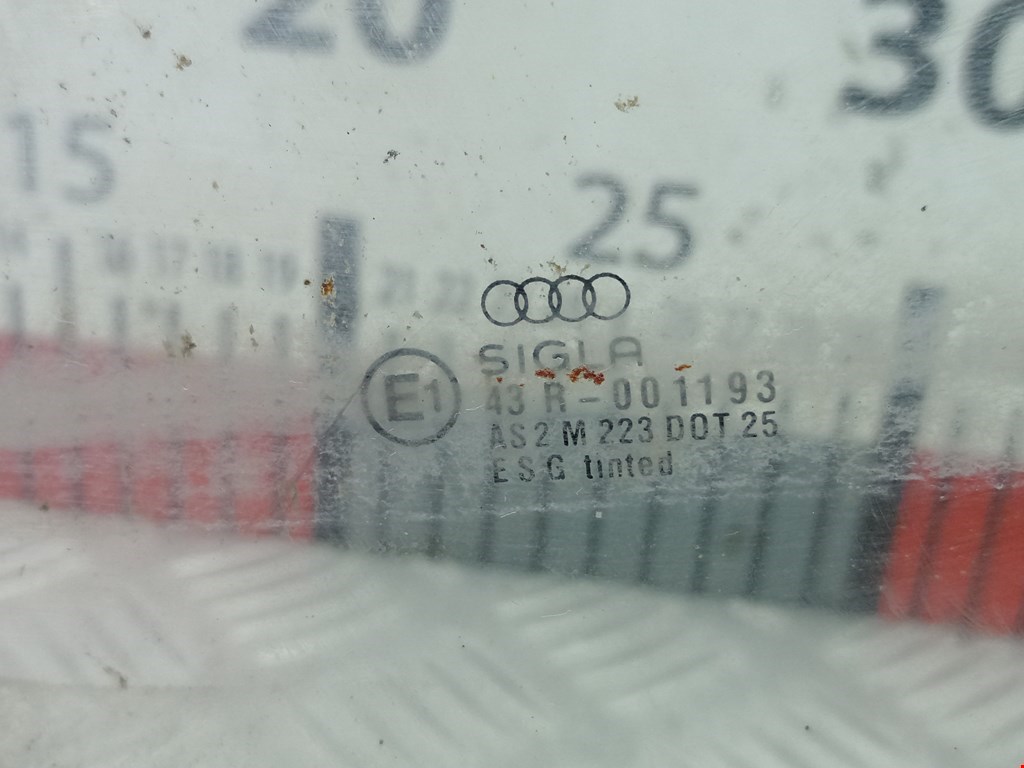 Стекло двери заднее левое AUDI 80 B3 1986-1991