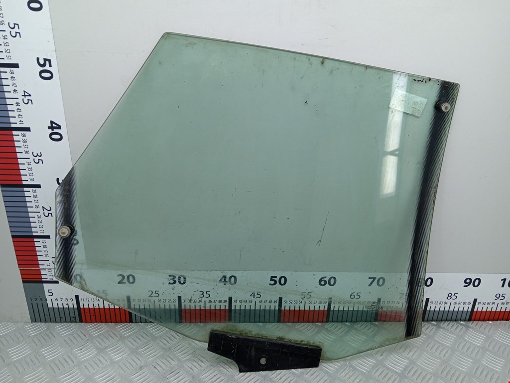 Стекло двери заднее левое AUDI 80 B3 1986-1991