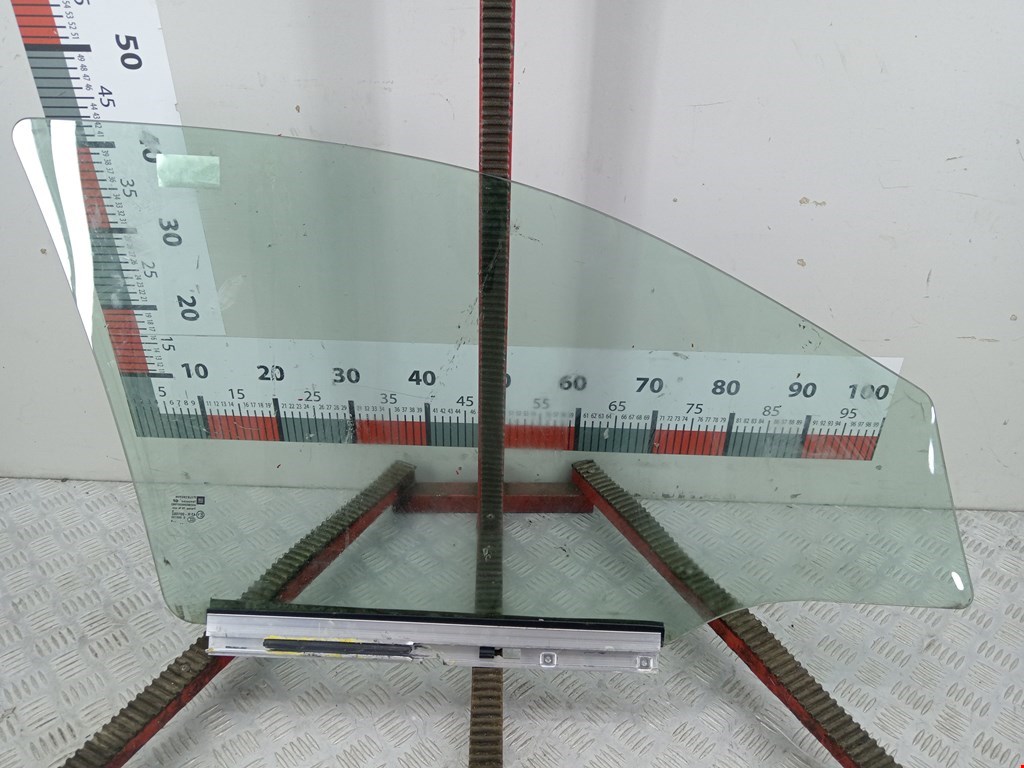 Стекло двери переднее левое OPEL Astra H/Family 2004-2015