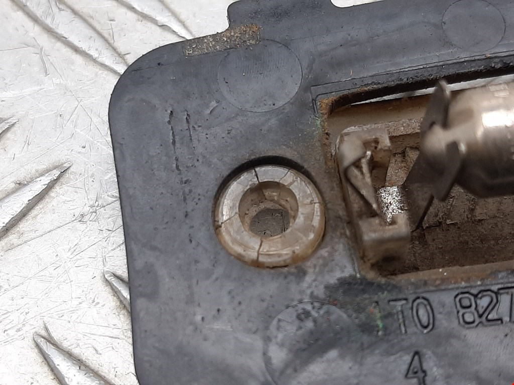 Фонарь подсветки номера VOLKSWAGEN Touran 2003-2010