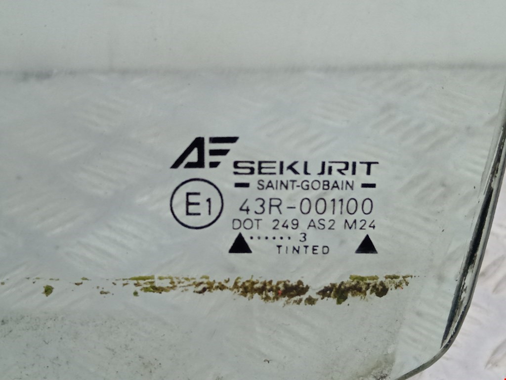 Стекло двери переднее левое SEAT Alhambra 1996-2010