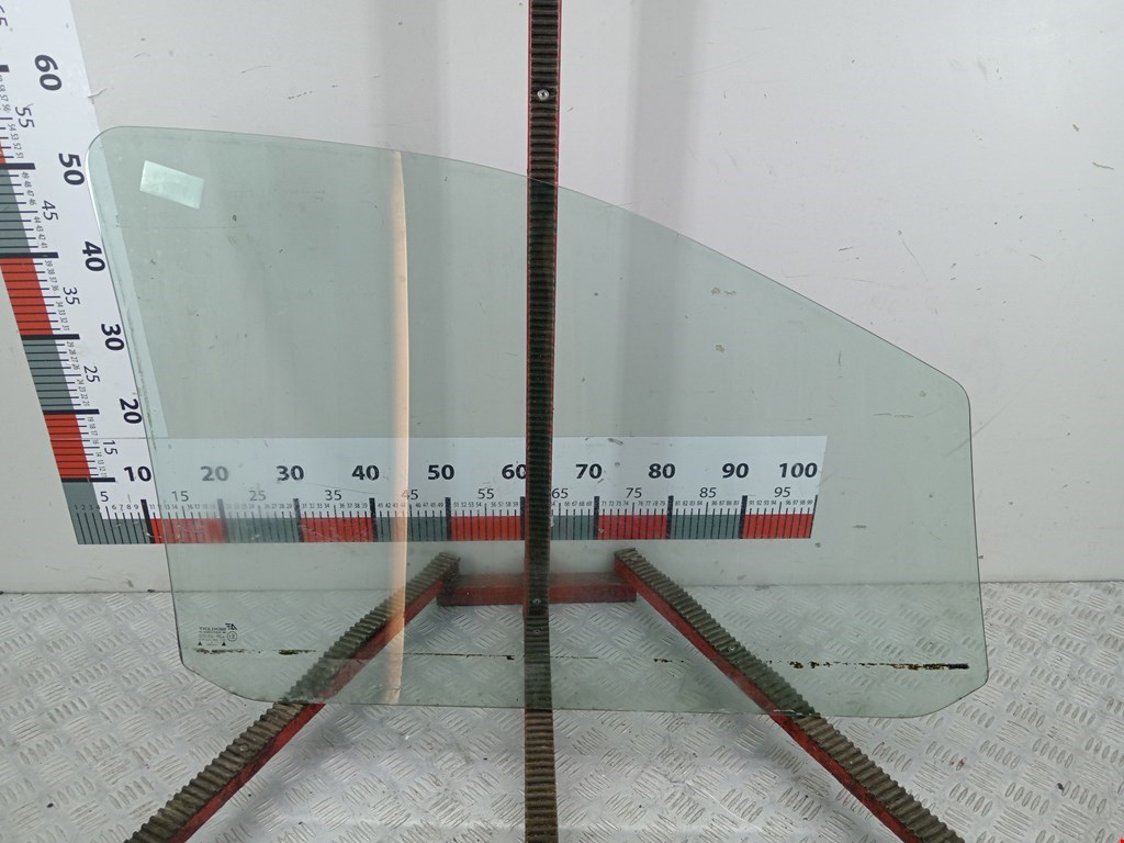 Стекло двери переднее левое SEAT Alhambra 1996-2010