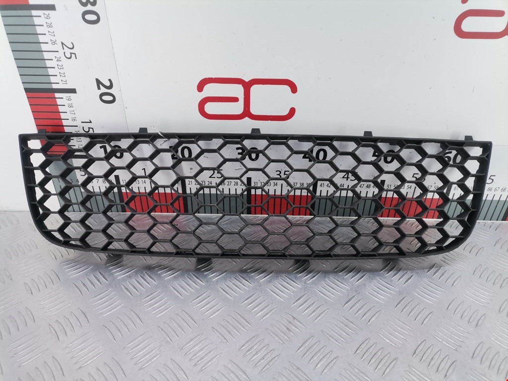 Решетка в бампер VOLKSWAGEN Golf V 2003-2009